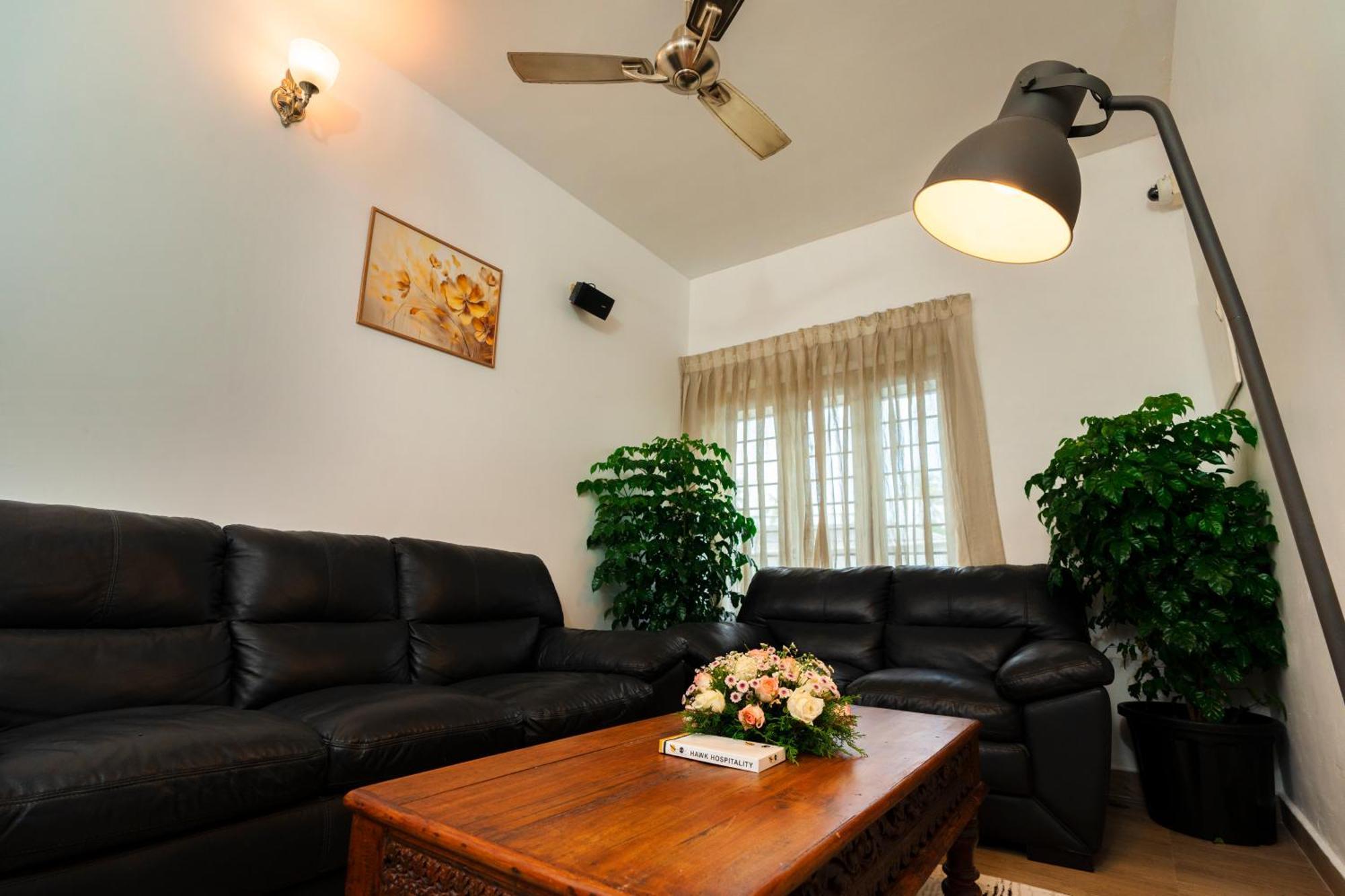Solo Inn By Hawk Hospitality Kochi Екстериор снимка